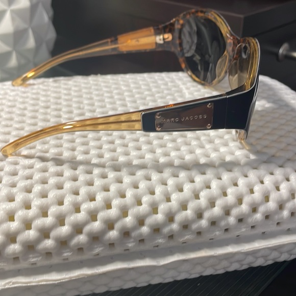 Marc Jacobs Sunglasses for woman . Made in Italy